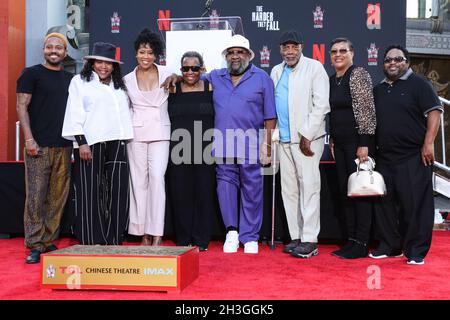 Hollywood, États-Unis.28 octobre 2021.HOLLYWOOD, LOS ANGELES, CALIFORNIE, États-Unis - OCTOBRE 28 : Ian Alexander Jr., Reina King, actrice Regina King, Gloria King et Thomas King assistent à la cérémonie de mise en scène de Regina King qui a eu lieu au Théâtre chinois de TCL IMAX piste le 28 octobre 2021 à Hollywood, Los Angeles, Californie, États-Unis.(Photo de Xavier Collin/image Press Agency) Credit: Image Press Agency/Alay Live News Banque D'Images