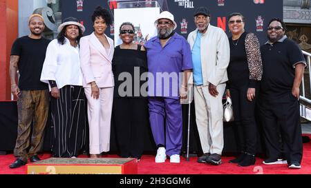 HOLLYWOOD, LOS ANGELES, CALIFORNIE, États-Unis - OCTOBRE 28 : Ian Alexander Jr., Reina King, actrice Regina King, Gloria King et Thomas King assistent à la cérémonie de mise en scène de Regina King qui a eu lieu au Théâtre chinois de TCL IMAX piste le 28 octobre 2021 à Hollywood, Los Angeles, Californie, États-Unis.(Photo de Xavier Collin/image Press Agency) Banque D'Images