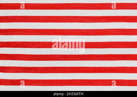 Tissu à rayures, gros plan sur texture tissée, toile, couleur rouge et blanche.Motif abstrait pour l'arrière-plan, l'espace de copie Banque D'Images