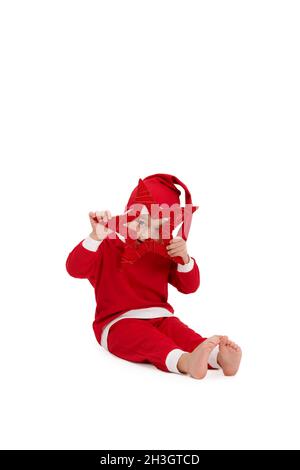 Enfant mignon posant avec l'étoile de noël Banque D'Images