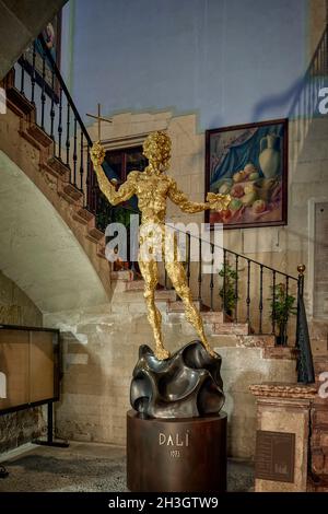 Alaquant, Espagne.Statue de Dali dans le bâtiment historique de l'Hôtel de ville de la ville espagnole d'Alicante. Banque D'Images