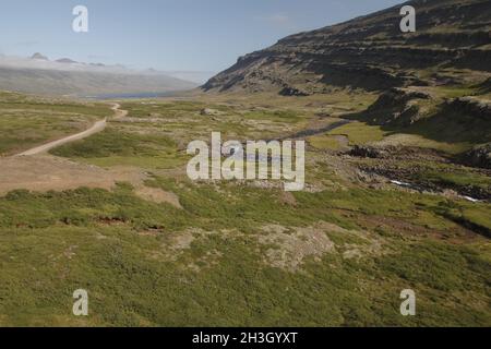 Route 939 en direction de Berufjör.SuÃ°ur-MÃºlasÃ½sla Banque D'Images