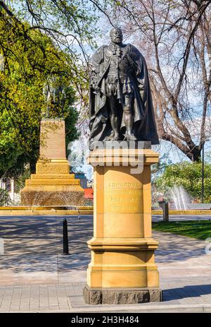 La statue du roi Edward VII, le faiseur de paix, vêtu des robes de l'ordre du Garter - Hobart, Tasmanie, Australie Banque D'Images