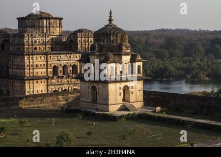 Chhatris à Orcha.Madhya Pradesh, Inde Banque D'Images