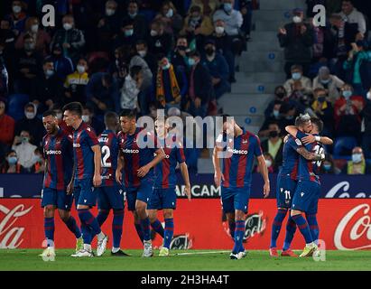 Valence, Espagne.28 octobre 2021.Les joueurs de Levante célèbrent lors d'un match de football espagnol de première division entre Levante UD et Atletico de Madrid à Valence, Espagne, le 28 octobre 2021.Credit: STR/Xinhua/Alay Live News Banque D'Images
