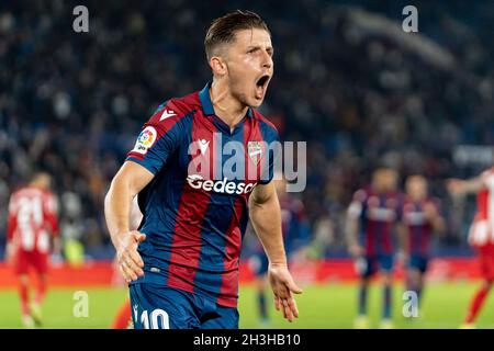 Villarreal, Espagne.28 octobre 2021.Enis Bardhi de Levante UD réagit pendant le match de football espagnol la Liga entre Levante UD et Atletico de Madrid au stade Ciutat de Valencia à Valence.(Note finale; Levante UD 2:2 Atletico de Madrid) (photo de Xisco Navarro/SOPA Images/Sipa USA) crédit: SIPA USA/Alay Live News Banque D'Images