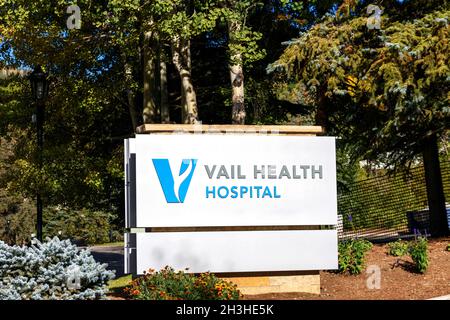 Vail Health Hospital signe, logo en signe dans un hôpital régional - Vail, Colorado, USA - 2021 Banque D'Images