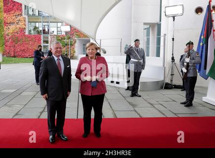 Berlin, Allemagne.27 octobre 2021.Le roi Abdallah II de Jordanie a été reçu par la chancelière allemande Angela Merkel, à Berlin, en Allemagne, le 27 octobre 2021.Photo de Balkis Press/ABACAPRESS.COM Credit: Abaca Press/Alay Live News Banque D'Images