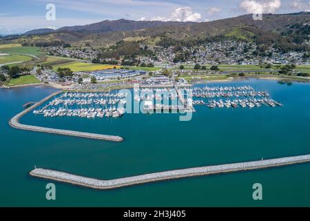 El Granada, Califonia.Port de Pillar point à Princeton.Bateaux et bateaux à l'arrière-plan.Océan Indien.Ciel bleu clair. Banque D'Images