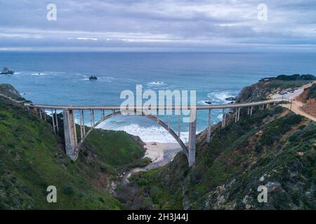 Bixby Creek Bridge, également connu sous le nom de Bixby Canyon Bridge, sur la côte de Big sur en Californie, est l'un des ponts les plus photographiés de Californie Banque D'Images