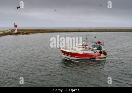 Bretagne, France.02 août 2017.Le chalutier français a vu entrer dans le port du Guilvinec en Bretagne à son retour de la pêche pour amener le poisson aux enchères.la France menace le Royaume-Uni de représailles dans son différend sur les quotas de pêche.Les pêcheurs français exigent que le gouvernement britannique respecte ses engagements d'accorder l'accès aux eaux britanniques négociées dans le cadre du Brexit.Crédit : SOPA Images Limited/Alamy Live News Banque D'Images