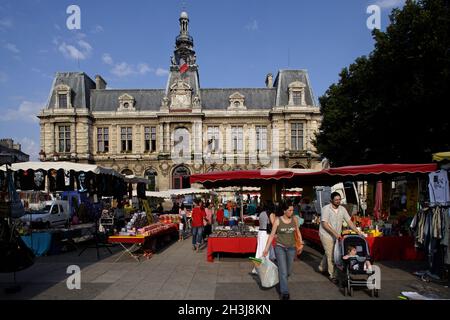 FRANCE, VIENNE (86), POITIERS, HÔTEL DE VILLE, PLACE LECLERC Banque D'Images