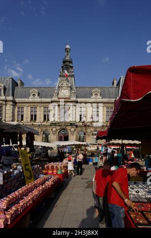 FRANCE, VIENNE (86), POITIERS, HÔTEL DE VILLE, PLACE LECLERC Banque D'Images