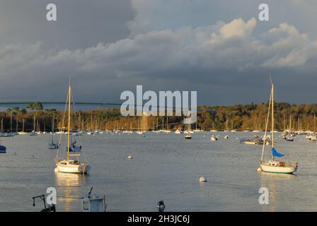 RIVIÈRE ODET ENTRE BENODET ET STE MARINE, PONT CORNOUAILLE, FINISTÈRE (29) FRANCE Banque D'Images