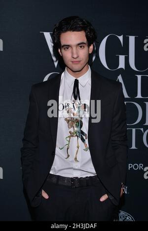 Mexico, Mexique.28 octobre 2021.Sebastián Poza pose pour des photos pendant le tapis noir du Vogue Day of the Dead Gala au Centre de design allemand.Le 28 octobre 2021 à Mexico, Mexique.(Photo de Carlos Tischler/ crédit: EYEPIX Group/Alamy Live News Banque D'Images