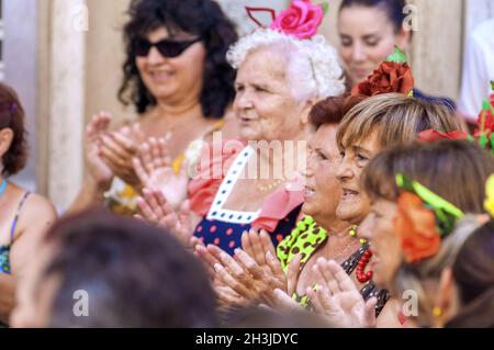 MALAGA, ESPAGNE - Août 14 : Les danseurs de flamenco robe de style à la foire d'août Malaga, 14 août 2009 à Malaga, Espagne Banque D'Images