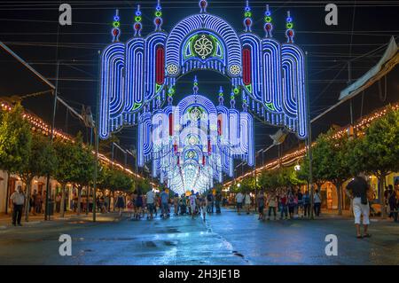 MALAGA, ESPAGNE - Août 14 : lumières de la nuit et juste les attractions de la foire d'août Malaga, 14 août 2009 à Malaga, Espagne Banque D'Images