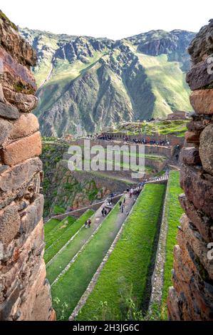 Ancienne forteresse inca d'Ollantaytambo, dans la vallée sacrée dans les Andes de Cuzco, Pérou, Amérique du Sud Banque D'Images