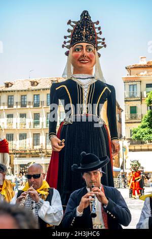 Segovia, Espagne - 29 juin 2014 : des géants et des grosses têtes (Gigantes y Cabezudos) Festival à Ségovie le 29 juin 2014 à Ségovie, Spa Banque D'Images