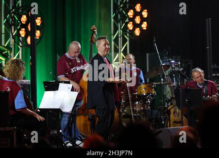 Cracovie, Pologne - 10 juillet 2021 : Nigel Kennedy en direct à la 26e édition du Festival de Jazz d'été à Cracovie Banque D'Images