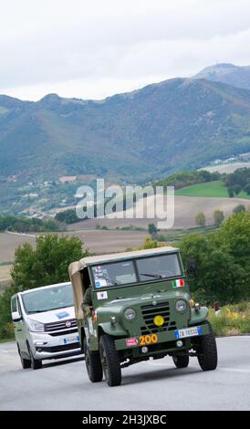 CAGLI, ITALIE - 22 octobre 2020 : l'ancienne voiture de course Alfa Romeo 1900 M Matta lors de la course historique Millie Miglia 2020 Banque D'Images