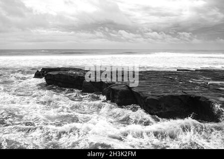 Région d'Auckland, Nouvelle-Zélande.Tempête à Muriwai Banque D'Images