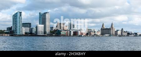 Autour du Royaume-Uni - Une journée à Liverpool - le front de mer emblématique de Liverpool, capturé par la croisière Mersey Ferry Banque D'Images