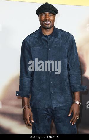 Los Angeles, États-Unis.28 octobre 2021.LOS ANGELES, CALIFORNIE, États-Unis - OCTOBRE 28 : Serge Ibaka, joueur professionnel de basket-ball congolais-espagnol, arrive à la première de Netflix, « Colin en noir et blanc », qui s'est tenue au Academy Museum of Motion Pictures le 28 octobre 2021 à Los Angeles, Californie, États-Unis.(Photo de Xavier Collin/image Press Agency/Sipa USA) crédit: SIPA USA/Alay Live News Banque D'Images