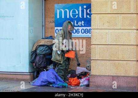 Preston, Lancashire.Météo au Royaume-Uni; 29 octobre 2021 les sans-abri désespérés de Preston retournent dans les rues, car les logements d'urgence utilisés pour loger les personnes dormantes pendant la pandémie sont liquidés.Crédit ; MediaWorlImages/AlamyLivenews Banque D'Images