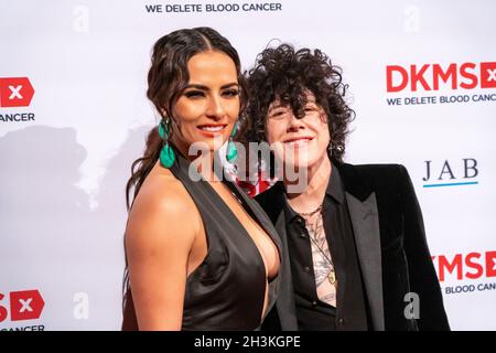 Julieta Grajales et Laura Pergolizzi Ruffo, connue sous le nom de LP, participent au gala du 30e anniversaire de DKMS à Cipriani Wall Street à New York.(Photo par Ron Adar / SOPA Images / Sipa USA) Banque D'Images