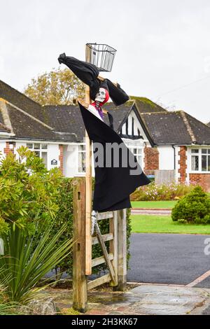 Worthing, Sussex, Royaume-Uni.29 octobre 2021.L'un des défilés participant au festival annuel de Scarecrow et à la piste du village de Ferring près de Worthing dans l'ouest du Sussex. Cette année, le festival et la piste de Ferring Scarecrow a attiré plus de 70 entrées de résidents : Credit Simon Dack/Alamy Live News Banque D'Images