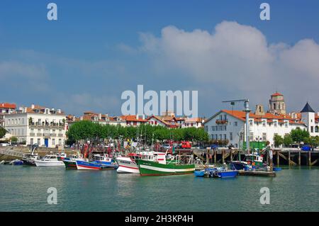 FRANCE.PYRÉNÉES ATLANTIQUES (64) PAYS BASQUE FRANÇAIS.PORT DE SAINT JEAN DE LUZ Banque D'Images