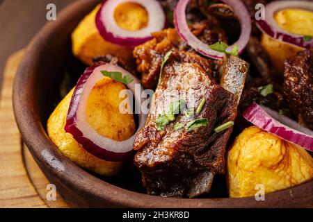 Plat national géorgien ojahuri avec viande de boeuf Banque D'Images