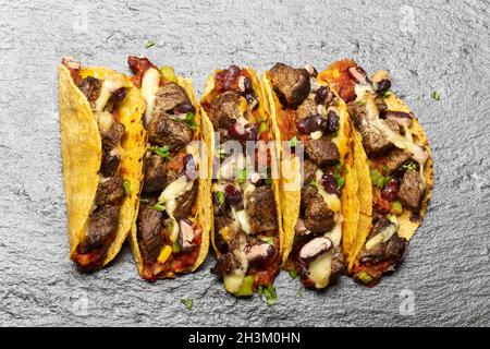 Tacos au bœuf en ardoise Banque D'Images