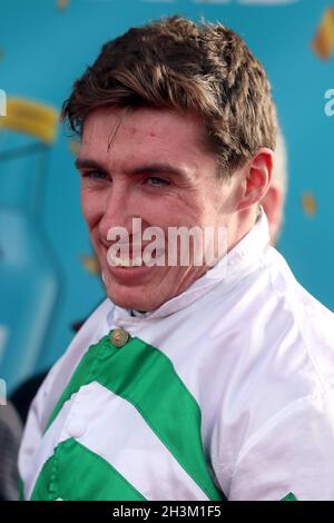 Jockey Jack Kennedy après avoir remporté l'obstacle WKD sur Zanahiyr pendant la première journée du Ladbrokes Festival of Racing à l'hippodrome Down Royal.Date de la photo: Vendredi 29 octobre 2021. Banque D'Images