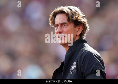 Photo du dossier datée du 03-10-2021, de Thomas Frank, directeur de Brentford, avant le match de la Premier League au London Stadium, à Londres.Thomas Frank, entraîneur-chef de Brentford, a admis qu'il ne sait pas comment les quarts de finale de la coupe Carabao affecteront le formulaire Premier League de son côté.Date de publication : vendredi 29 octobre 2021. Banque D'Images