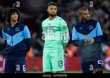 LONDRES, ANGLETERRE - OCTOBRE 27 : Nathan ake, Zack Steffen et Fernadinho de Manchester City pendant la Carabao Cup Round de 16 match entre West Ham Uni Banque D'Images