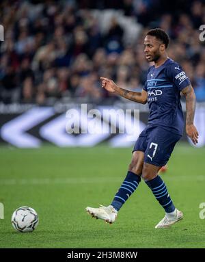 LONDRES, ANGLETERRE - OCTOBRE 27 : Raheem Sterling de Manchester City ballon de contrôle pendant le Carabao Cup Round de 16 match entre West Ham United et Man Banque D'Images