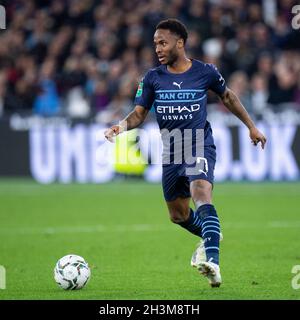 LONDRES, ANGLETERRE - OCTOBRE 27 : Raheem Sterling de Manchester City ballon de contrôle pendant le Carabao Cup Round de 16 match entre West Ham United et Man Banque D'Images