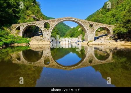 Pont du diable sur la rivière Arda, Bulgarie Banque D'Images