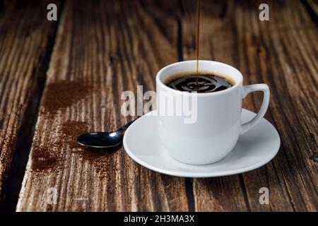 Tasse de café espresso sur table en bois Banque D'Images