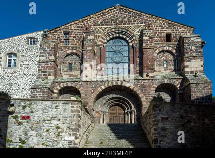 Monastier-sur-Gazeille, façade de l'abbaye bénédictine Saint-Chaffre, département de haute Loire, Auvergne Rhône Alpes, France Banque D'Images