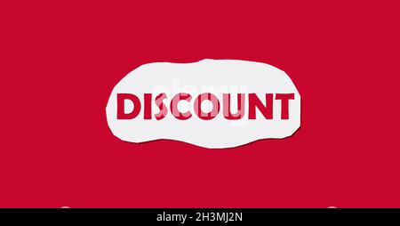 Le texte de la remise est écrit sur une étiquette en papier placée sur un fond rouge. Banque D'Images