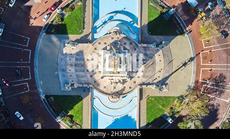 Vue aérienne sur les soldats et les marins Monument et Monument Circle dans le centre-ville d'Indianapolis, Indiana Banque D'Images