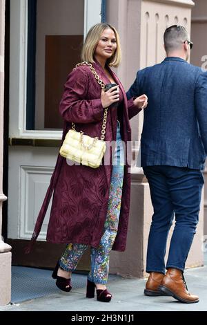 New York, NY, États-Unis.28 octobre 2021.Chrissy Teigen Out and About for Celebrity candids - VEN, New York, NY 28 octobre 2021.Crédit : Kristin Callahan/Everett Collection/Alay Live News Banque D'Images