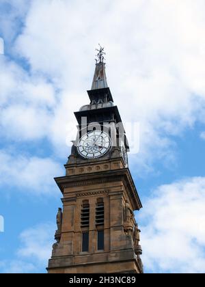 La tour de l'horloge du bâtiment historique victorien atkinson à southport merseyside, dans un ciel bleu d'été Banque D'Images