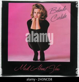 1986 Belinda Carlisle Mad à propos de vous 7 pouces 45 tr/min Single Record Vinyl années 1980 Banque D'Images