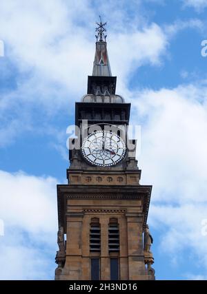 La tour de l'horloge du bâtiment historique victorien atkinson à southport merseyside, dans un ciel bleu d'été Banque D'Images