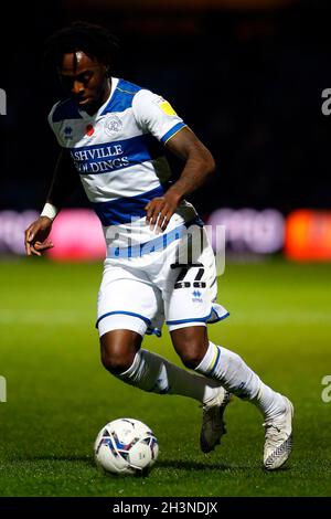 Londres, Royaume-Uni.29 octobre 2021.Moses Odubajo de Queens Park Rangers en action pendant le match.EFL Skybet Championship Match, Queens Park Rangers et Nottingham Forest au Kiyan Prince Foundation Stadium, Loftus Road à Londres, le vendredi 29 octobre 2021. Cette image ne peut être utilisée qu'à des fins éditoriales.Utilisation éditoriale uniquement, licence requise pour une utilisation commerciale.Aucune utilisation dans les Paris, les jeux ou les publications d'un seul club/ligue/joueur. photo par Steffan Bowen/Andrew Orchard sports photographie/Alay Live news crédit: Andrew Orchard sports photographie/Alay Live News Banque D'Images