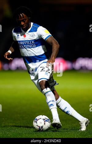 Londres, Royaume-Uni.29 octobre 2021.Moses Odubajo de Queens Park Rangers en action pendant le match.EFL Skybet Championship Match, Queens Park Rangers et Nottingham Forest au Kiyan Prince Foundation Stadium, Loftus Road à Londres, le vendredi 29 octobre 2021. Cette image ne peut être utilisée qu'à des fins éditoriales.Utilisation éditoriale uniquement, licence requise pour une utilisation commerciale.Aucune utilisation dans les Paris, les jeux ou les publications d'un seul club/ligue/joueur. photo par Steffan Bowen/Andrew Orchard sports photographie/Alay Live news crédit: Andrew Orchard sports photographie/Alay Live News Banque D'Images